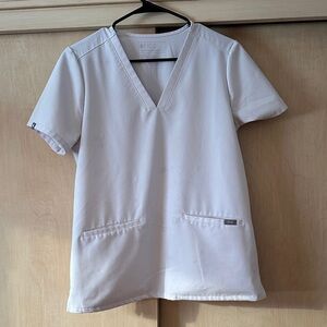 Figs Women's Classic 2 Pocket White V-Neck Short Sleeve Top